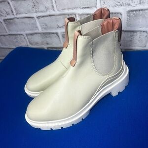 Like New |•OLUKAI•| Pull On Ankle Leather Rubbed Boots Size 7